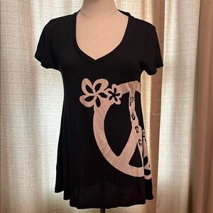 Koan Black Peace Sign Graphic V-Neck Short Sleeve Tee Womens Medium